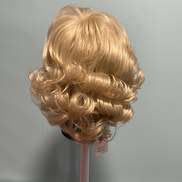 Champagne blonde curly wig - Picture 4 of 7